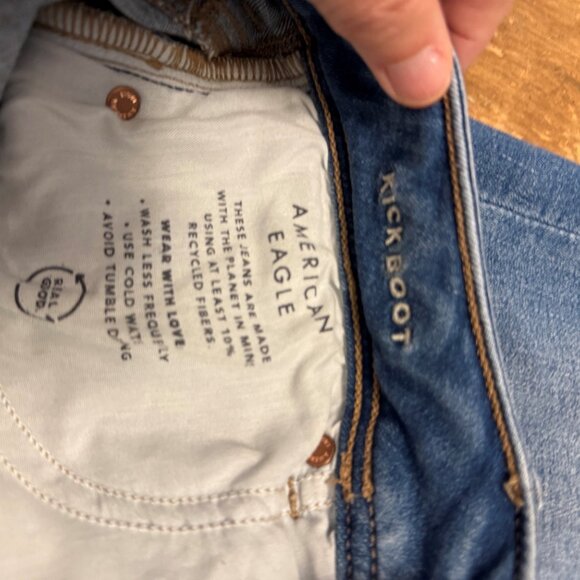 American Eagle Next Level Stretch Size 4 Short Flare leg Jeans - Picture 4 of 8
